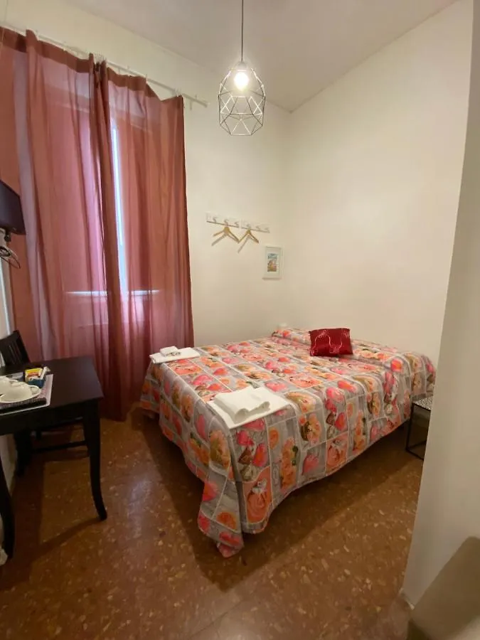 Bed and Breakfast Duomo View Firenze 2*,